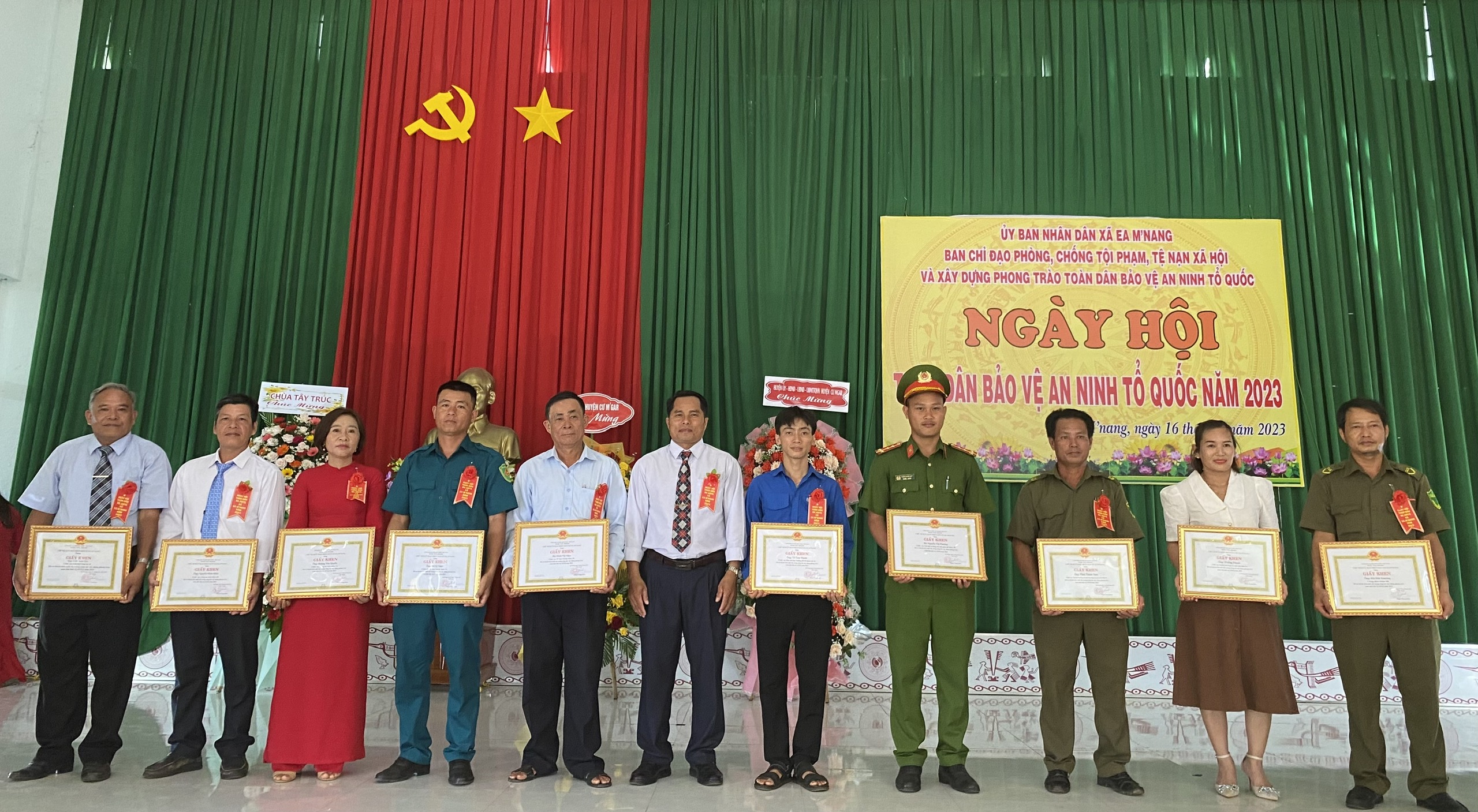 đc Kiên giấy khen